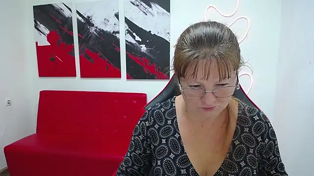 VanessaHotts online show from July 8, 2026, 4:57 am