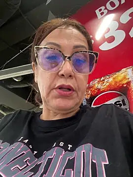 lonely shewolf online show from February 17, 2026, 6:05 pm