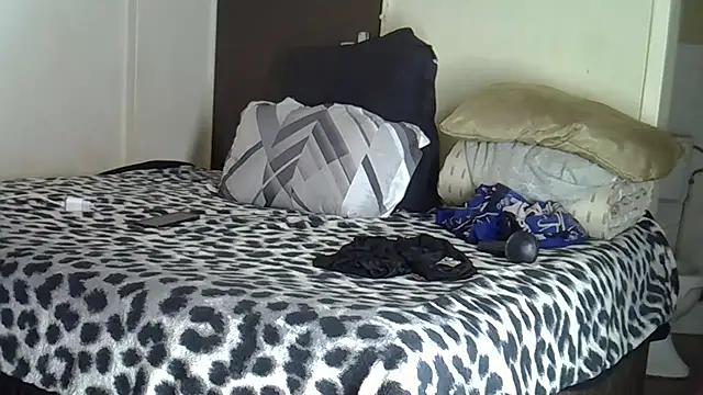 AddictiveAssCurves online show from April 17, 2026, 8:28 am