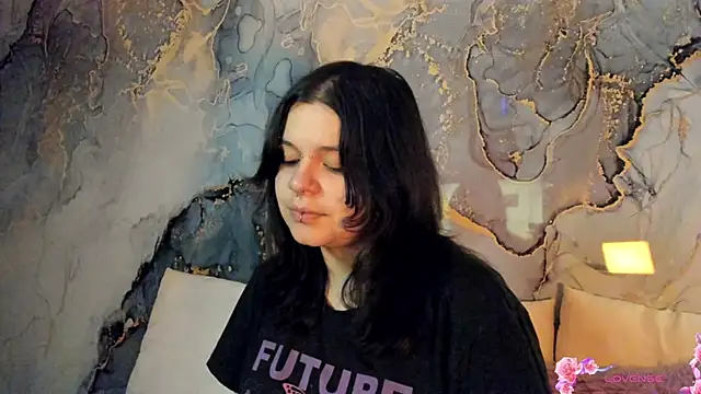 Snapshot of Mey_moon chatting on November 24, 2025, 10:43 pm Mey moon online show from November 24, 2025, 10:43 pm