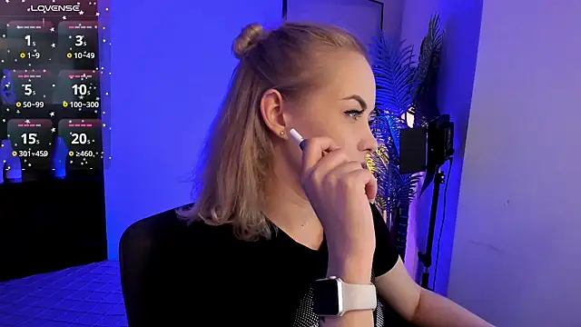 StephanieSweety online show from March 18, 2026, 5:36 pm