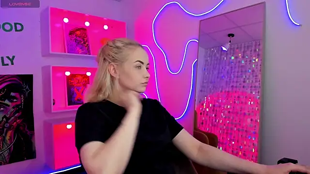 StephanieSweety online show from June 7, 2026, 5:51 pm
