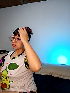 Snapshot of Piafisher1 chatting on November 7, 2025, 1:10 am Piafisher1 online show from November 7, 2025, 1:10 am