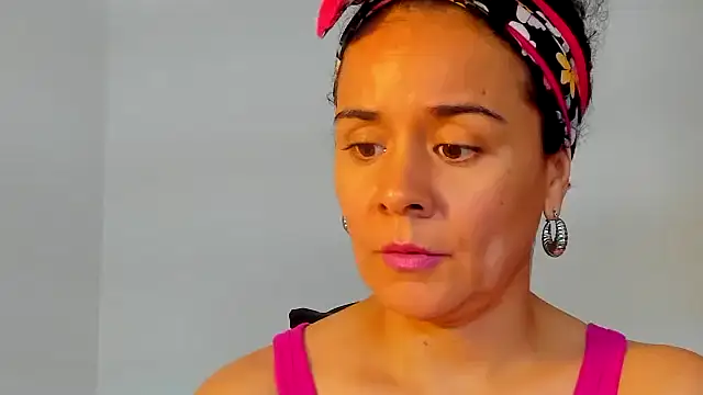 Sami Hotie1 online show from September 17, 2025, 9:06 pm