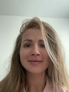 Snapshot of Miya_Nika chatting on March 11, 2025, 12:28 pm Miya Nika online show from March 11, 2025, 12:28 pm