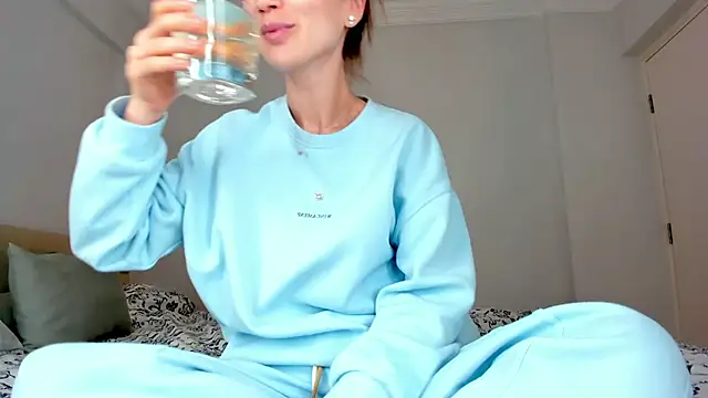 Snapshot of Miya_Nika chatting on January 31, 2025, 2:04 am Miya Nika online show from January 31, 2025, 2:04 am