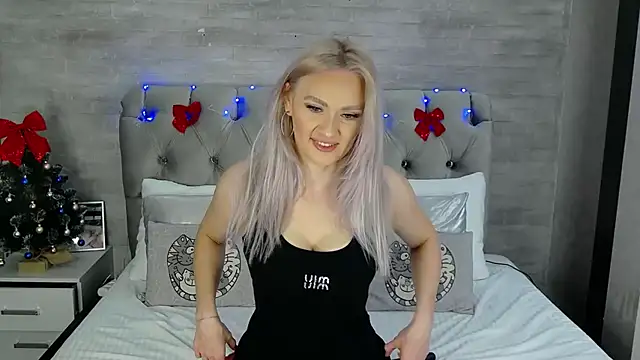 Snapshot of IsabellaDeRosa chatting on November 15, 2025, 5:55 am IsabellaDeRosa online show from November 15, 2025, 5:55 am