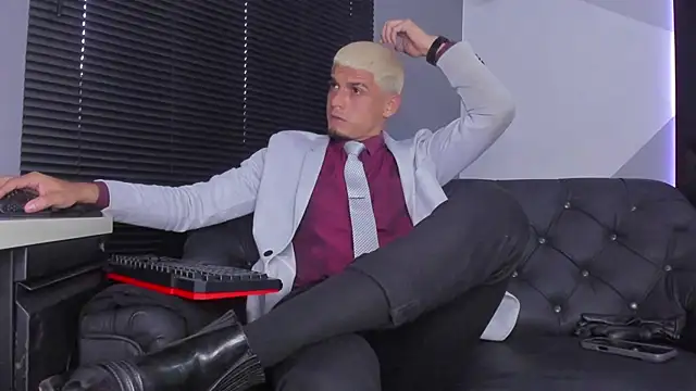 massimo g online show from December 20, 2025, 10:23 pm