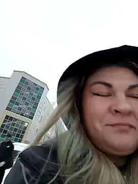 ZenaPallmer online show from February 16, 2025, 5:37 am