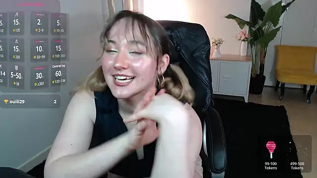 Crystal-dreamt online show from May 31, 2026, 9:37 am