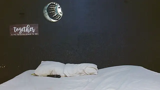 ASTRIDBULM online show from October 23, 2025, 8:51 pm