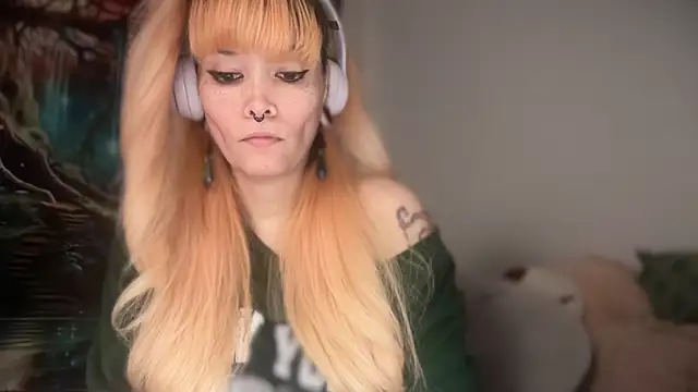 Snapshot of FRRANNKIE chatting on March 2, 2026, 7:54 pm FRRANNKIE online show from March 2, 2026, 7:54 pm