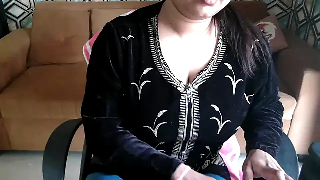 Snapshot of shivi_moto chatting on February 19, 2025, 6:22 am shivi moto online show from February 19, 2025, 6:22 am