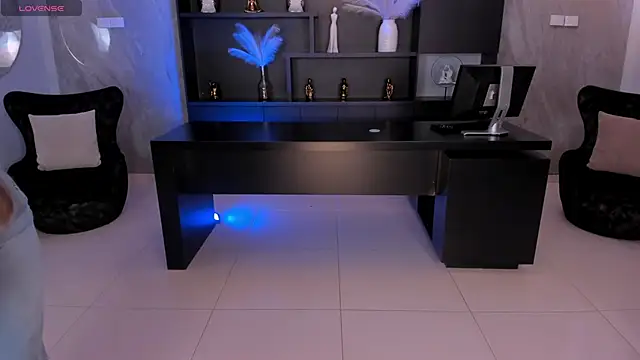 BiancaPierce online show from December 19, 2025, 1:24 pm