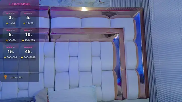 valkiria moore online show from October 4, 2025, 7:48 pm