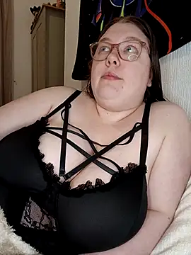 Sexycurvyemilyy online show from March 13, 2026, 10:04 pm