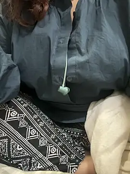 Sexybomb33 online show from December 2, 2025, 2:08 pm