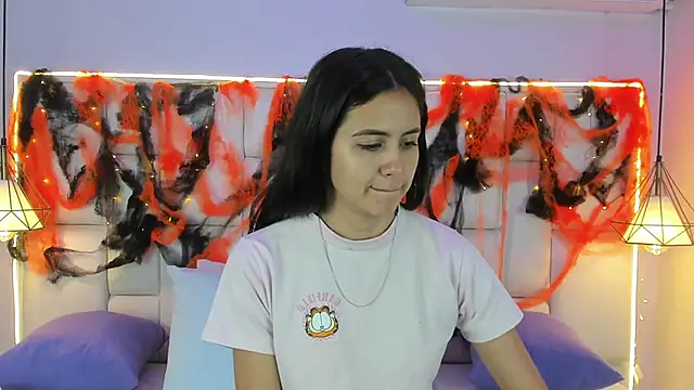 SarahSophia  online show from October 16, 2025, 11:40 am