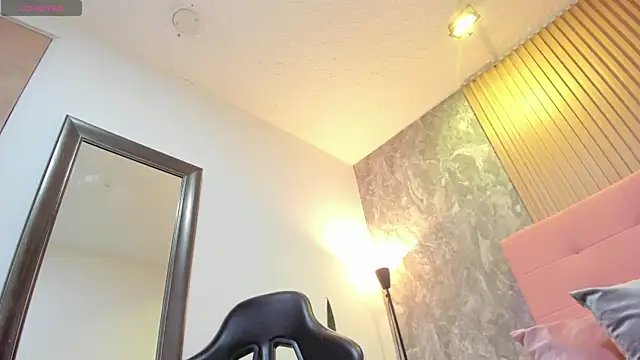 victoria  milf  online show from December 5, 2025, 9:23 pm