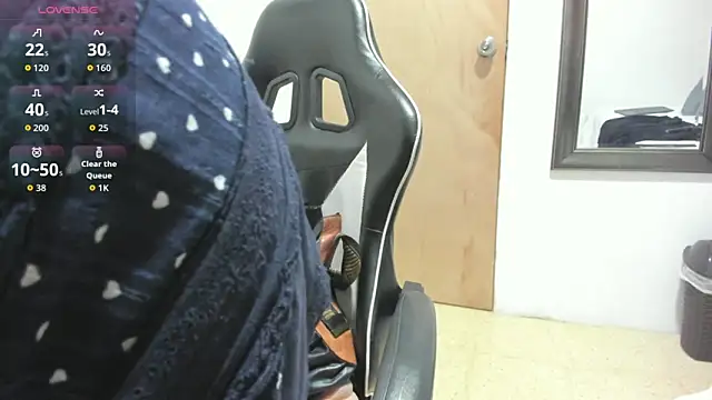 victoria  milf  online show from December 19, 2025, 8:33 pm