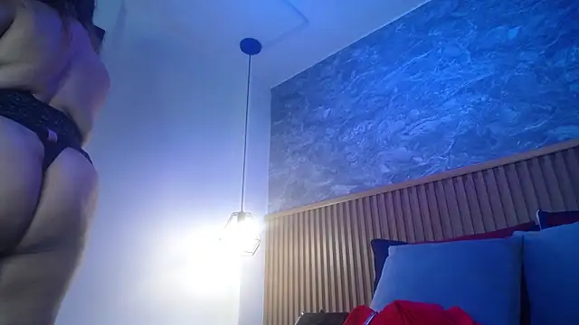 victoria  milf  online show from November 4, 2025, 8:12 pm