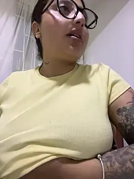 Snapshot of croftsmila chatting on February 7, 2026, 1:35 am croftsmila online show from February 7, 2026, 1:35 am