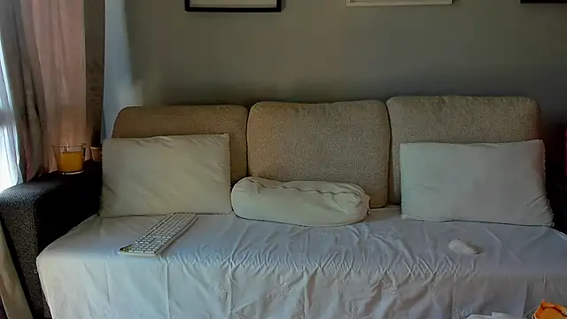 bellahot77 online show from September 20, 2025, 9:36 am