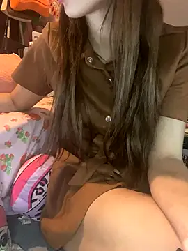 Snapshot of LaPetitechienne1 chatting on October 18, 2025, 12:23 am LaPetitechienne1 online show from October 18, 2025, 12:23 am