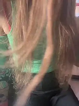 Snapshot of LaPetitechienne1 chatting on March 14, 2025, 3:26 am LaPetitechienne1 online show from March 14, 2025, 3:26 am