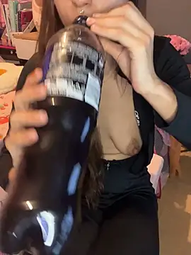 Snapshot of LaPetitechienne1 chatting on February 17, 2025, 12:54 am LaPetitechienne1 online show from February 17, 2025, 12:54 am