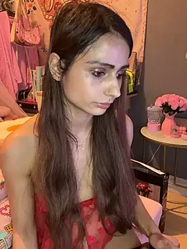 Snapshot of LaPetitechienne1 chatting on February 16, 2025, 4:31 am LaPetitechienne1 online show from February 16, 2025, 4:31 am