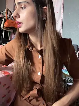 Snapshot of LaPetitechienne1 chatting on October 17, 2025, 12:18 pm LaPetitechienne1 online show from October 17, 2025, 12:18 pm