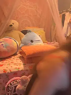 Snapshot of LaPetitechienne1 chatting on February 28, 2025, 9:44 pm LaPetitechienne1 online show from February 28, 2025, 9:44 pm