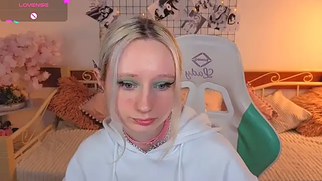 Snapshot of Katia_Kim chatting on February 17, 2026, 6:44 am Katia Kim online show from February 17, 2026, 6:44 am