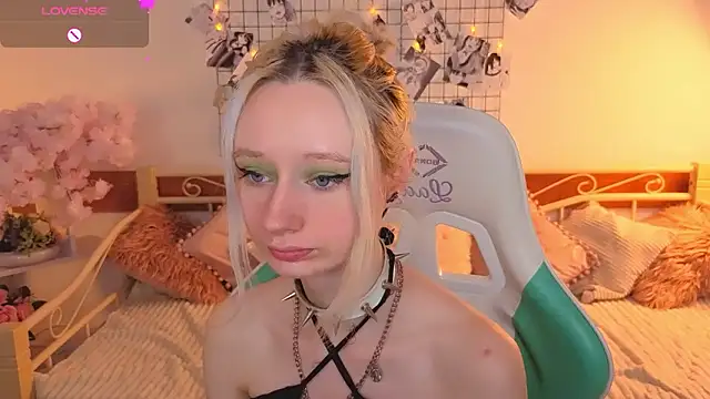 Snapshot of Katia_Kim chatting on February 18, 2026, 6:33 am Katia Kim online show from February 18, 2026, 6:33 am