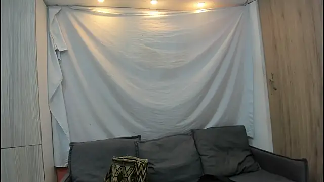 Mhelanny2 online show from January 16, 2026, 6:12 pm