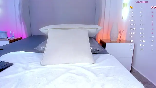 luisah  online show from September 28, 2025, 8:16 pm