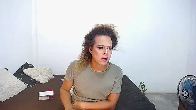 Snapshot of MIA_luxce29 chatting on October 15, 2025, 3:49 am MIA luxce29 online show from October 15, 2025, 3:49 am