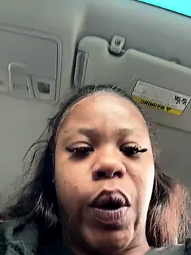 Snapshot of lil_momma420 chatting on November 9, 2025, 6:12 pm lil momma420 online show from November 9, 2025, 6:12 pm