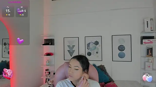 Snapshot of cristal__hot_1 chatting on February 11, 2025, 4:11 am cristal hot 1 online show from February 11, 2025, 4:11 am