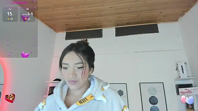 Snapshot of cristal__hot_1 chatting on February 10, 2025, 7:15 am cristal hot 1 online show from February 10, 2025, 7:15 am