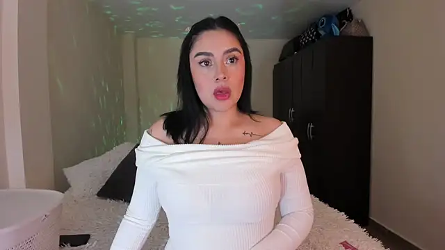 Snapshot of rosalie_lust chatting on March 1, 2025, 3:43 am rosalie lust online show from March 1, 2025, 3:43 am