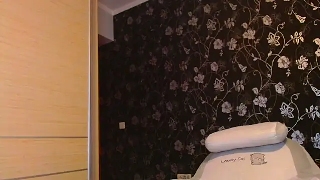 Sophi Cute online show from December 22, 2025, 12:49 pm