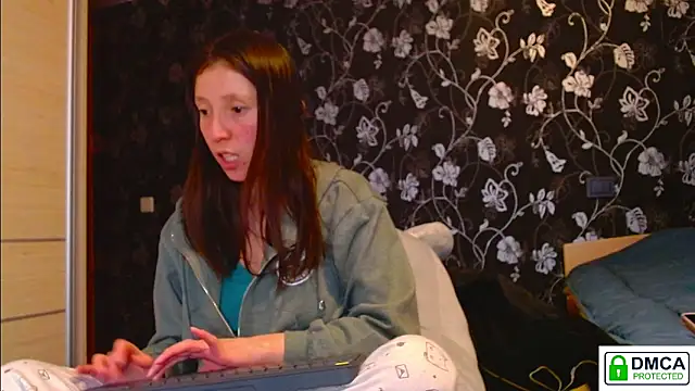 Snapshot of Sophi_Cute chatting on February 8, 2026, 2:48 pm Sophi Cute online show from February 8, 2026, 2:48 pm