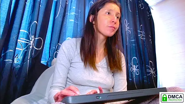 Snapshot of Sophi_Cute chatting on February 19, 2026, 2:03 pm Sophi Cute online show from February 19, 2026, 2:03 pm