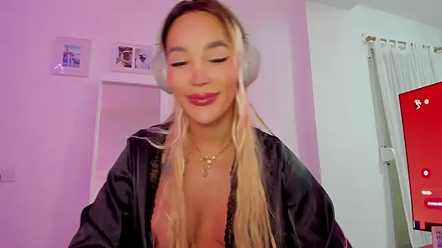  viioletweekend  online show from December 5, 2025, 7:01 pm