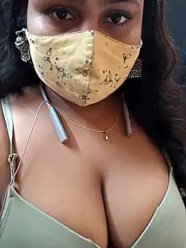 Sophiaboudi online show from October 5, 2025, 5:03 pm