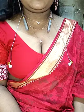 Sophiaboudi online show from November 15, 2025, 5:50 pm