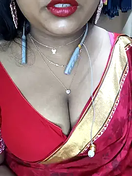 Sophiaboudi online show from November 16, 2025, 3:17 pm