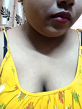 Sophiaboudi online show from January 28, 2025, 5:35 pm